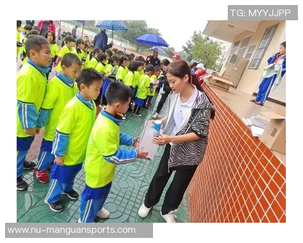 拉萨满天足球星球衣设计亮相引领新潮流 彰显独特文化与运动魅力 拉萨满天足球星球衣设计亮相引领新潮流 彰显独特文化与运动魅力