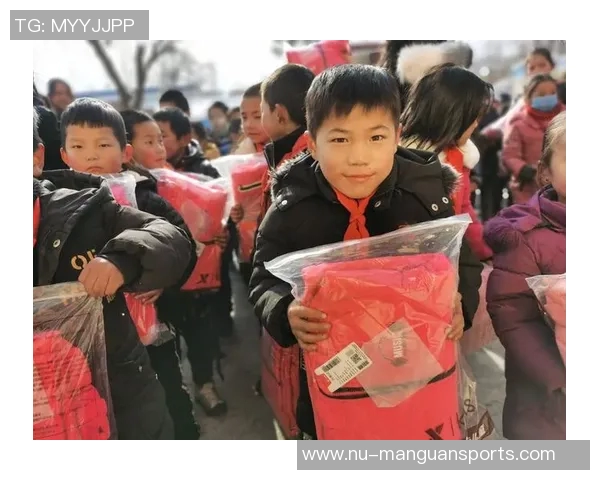 温暖球场之外的英雄心 这些足球球星为爱传递温情与希望